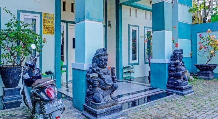 Oyo 91731 Home Stay Elis Cateliya Syariah كراوانغ المظهر الخارجي الصورة