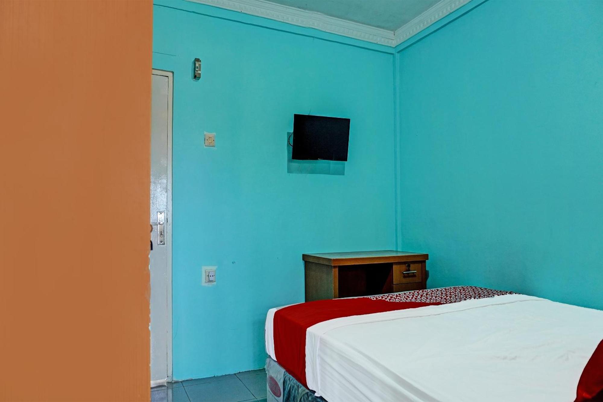 Oyo 91731 Home Stay Elis Cateliya Syariah كراوانغ المظهر الخارجي الصورة