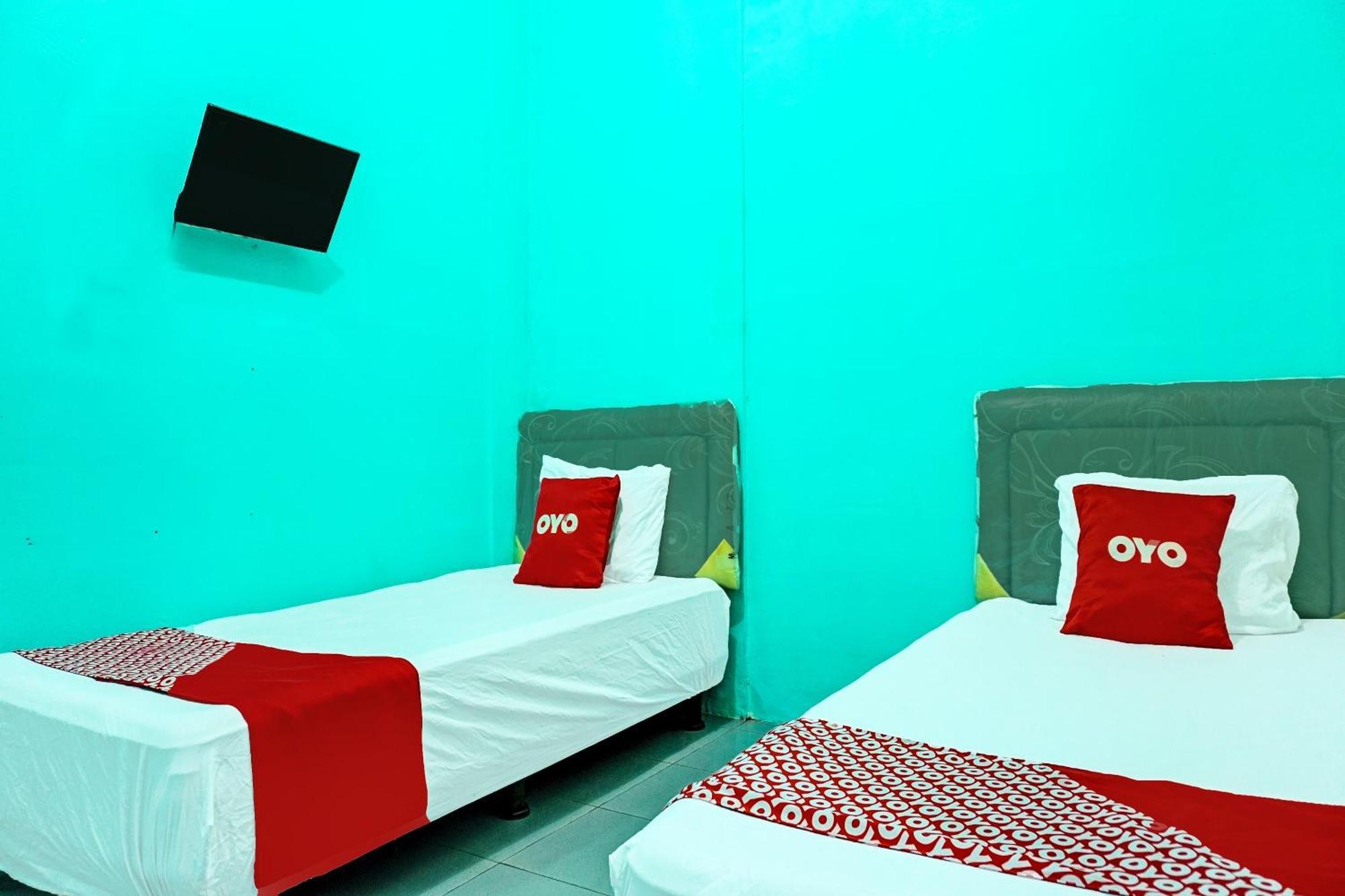 Oyo 91731 Home Stay Elis Cateliya Syariah كراوانغ المظهر الخارجي الصورة