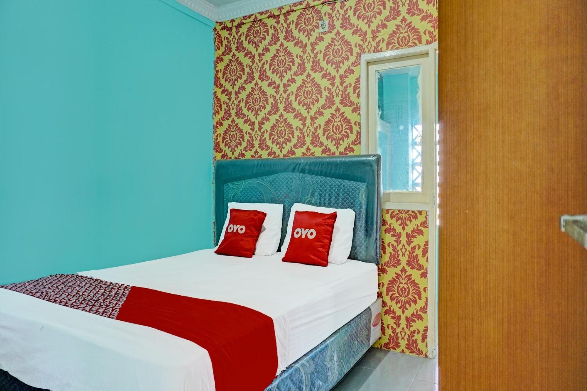 Oyo 91731 Home Stay Elis Cateliya Syariah كراوانغ المظهر الخارجي الصورة